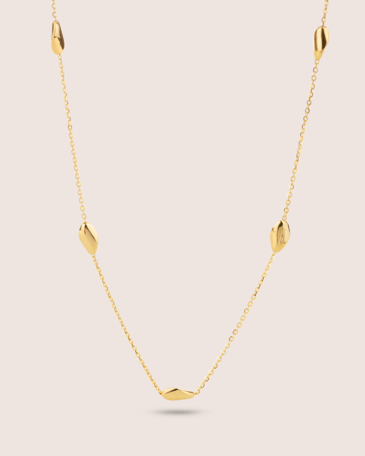 "collar mujer de oro"